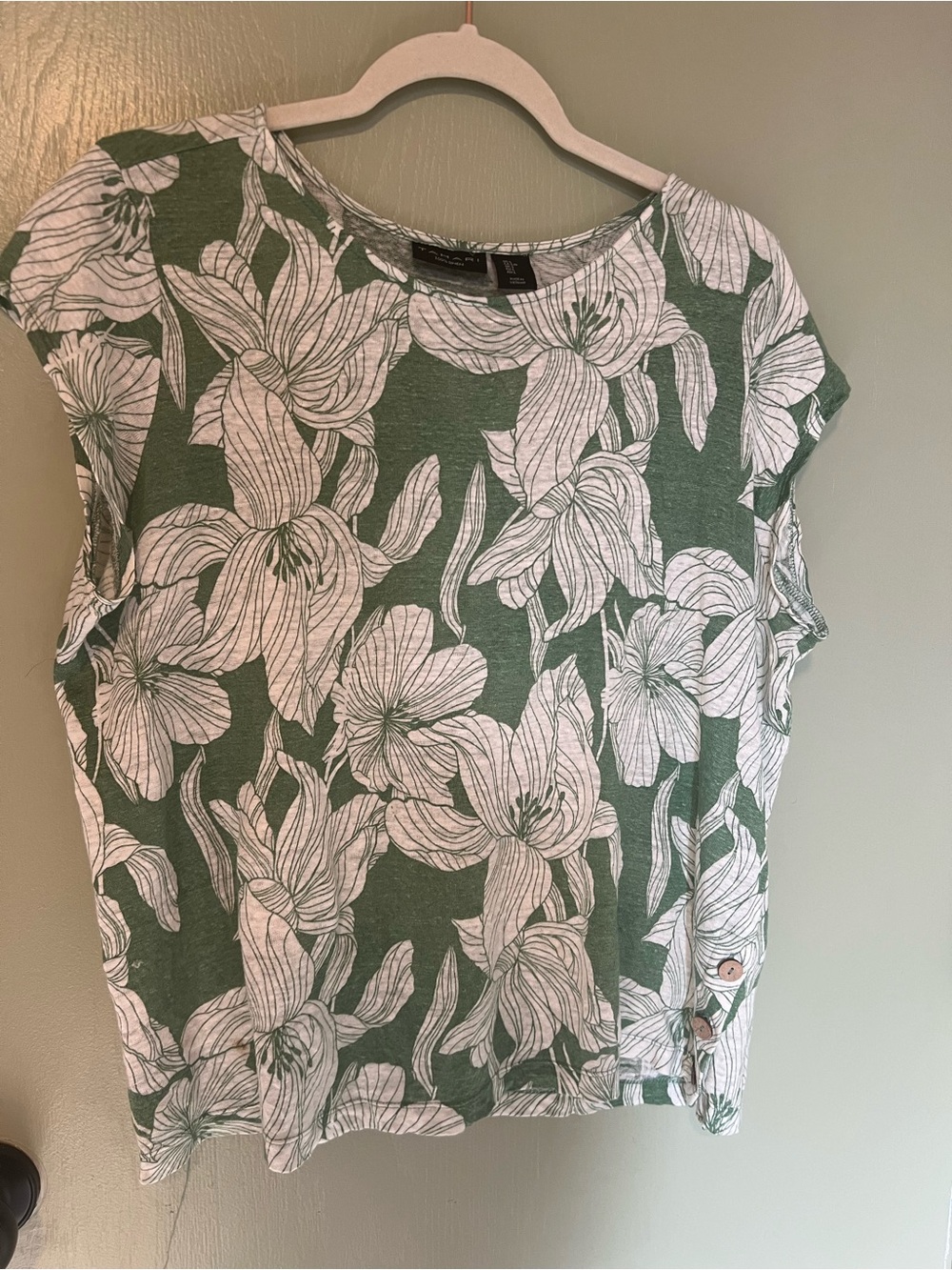 Tahari 100% linen floral blouse